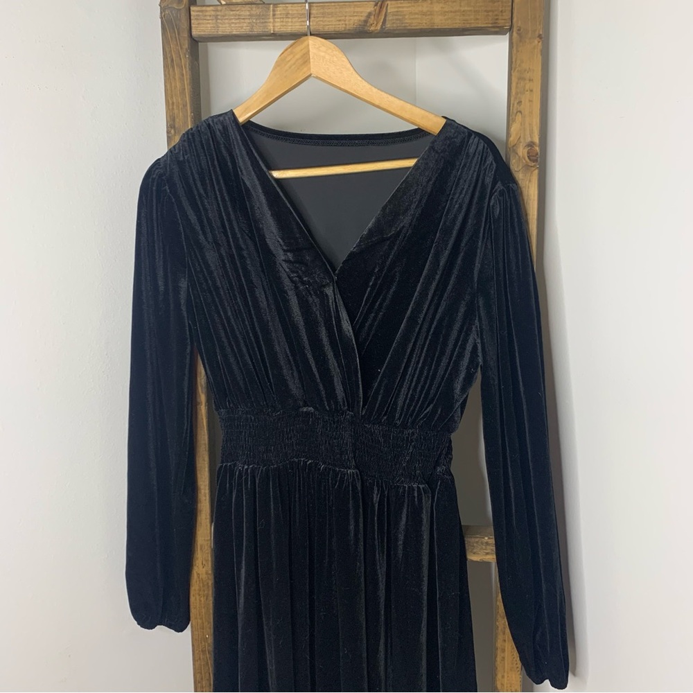 Elegant Black Velvet Dress Size L - Picture 2 of 5